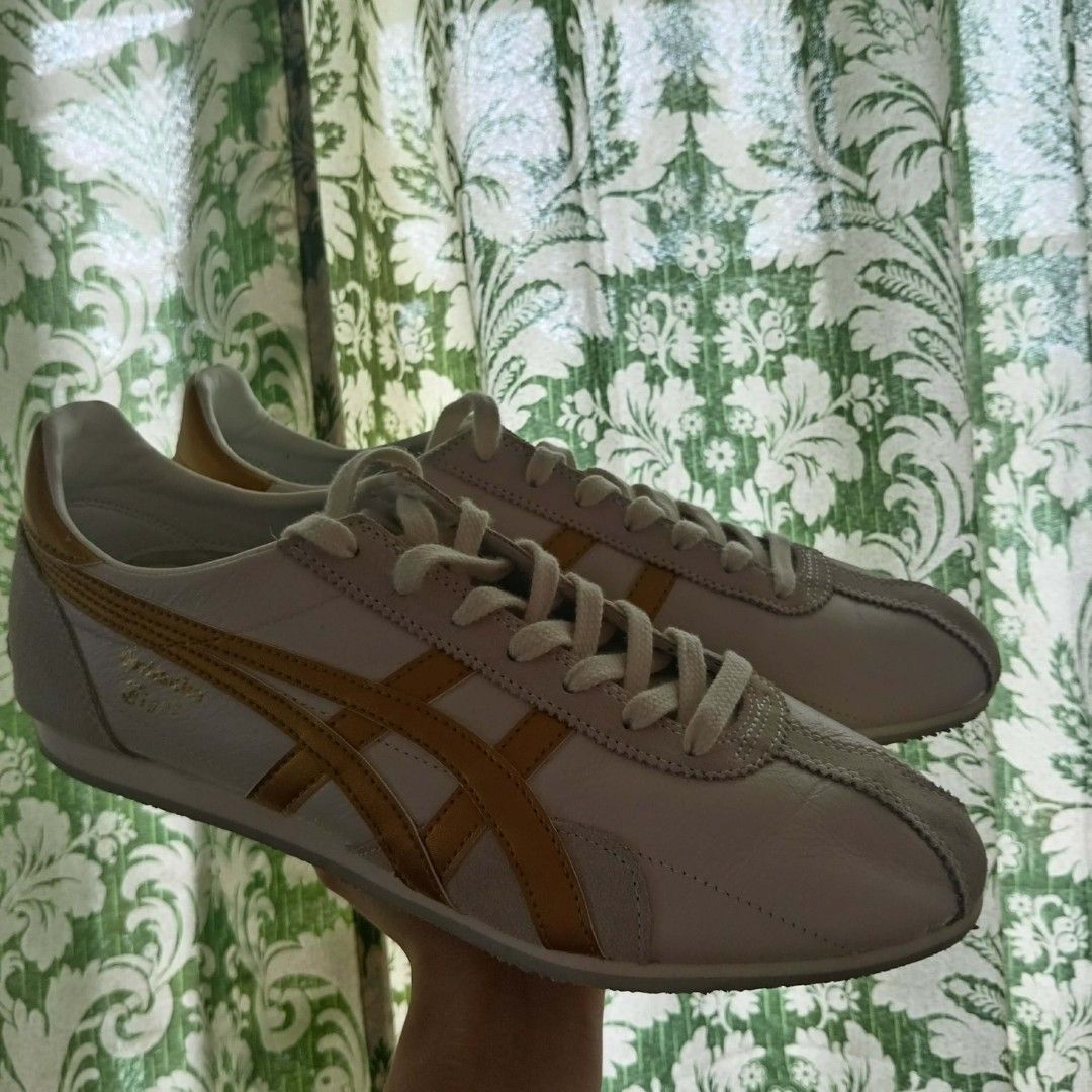 Onitsuka tiger runspark white gold (Category: Sneakers) located in Cavite. Submitted by butterflyvx (Listing ID 1465610841, Image 3). Description: ‎Size: 26.5 cm / EU 42 / US 8.5 / UK 7.5 ‎ ‎RFS: decluttering, dalawang beses lang nagamit tapos natambak na but still in good condition ‎ ‎• No original box or receipt, shoes only kasi natapon na. Still in a good condition ‎• Please check all photos carefully for the actual condition ‎ ‎Price: ₱5,000 