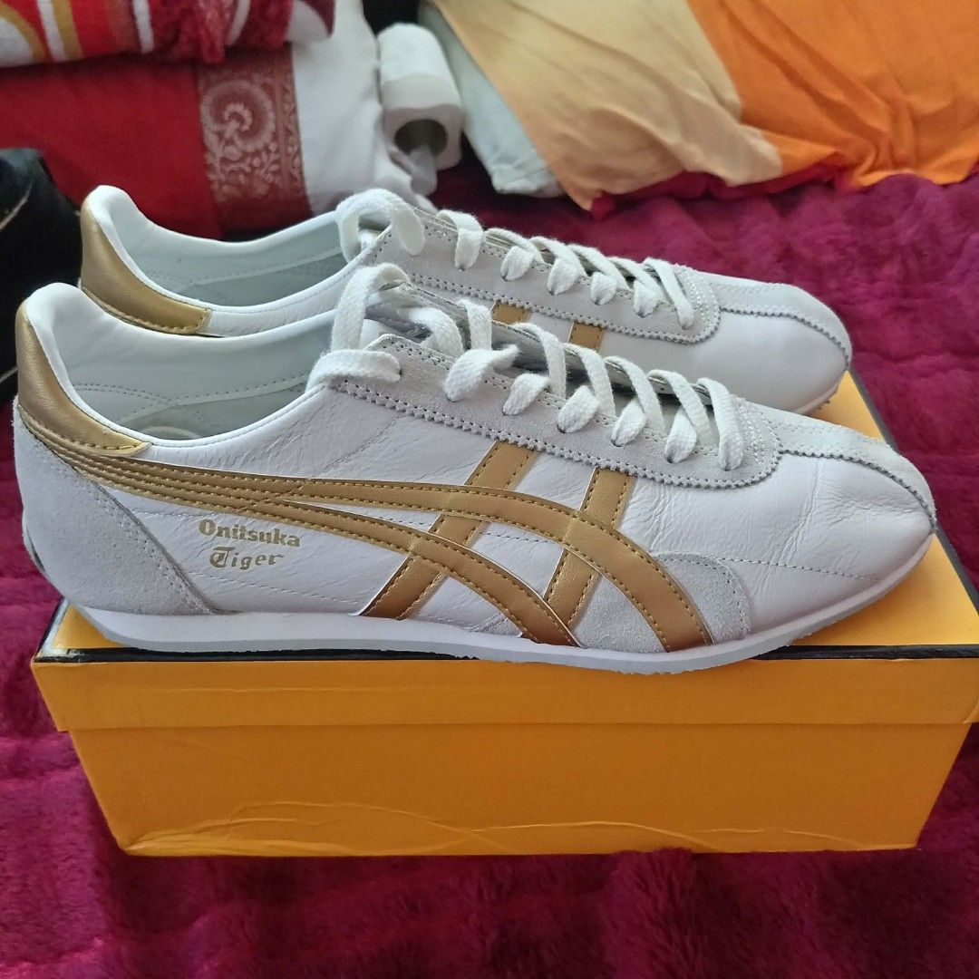 Onitsuka tiger runspark white gold (Category: Sneakers) located in Cavite. Submitted by butterflyvx (Listing ID 1465610841, Image 1). Description: ‎Size: 26.5 cm / EU 42 / US 8.5 / UK 7.5 ‎ ‎RFS: decluttering, dalawang beses lang nagamit tapos natambak na but still in good condition ‎ ‎• No original box or receipt, shoes only kasi natapon na. Still in a good condition ‎• Please check all photos carefully for the actual condition ‎ ‎Price: ₱5,000 