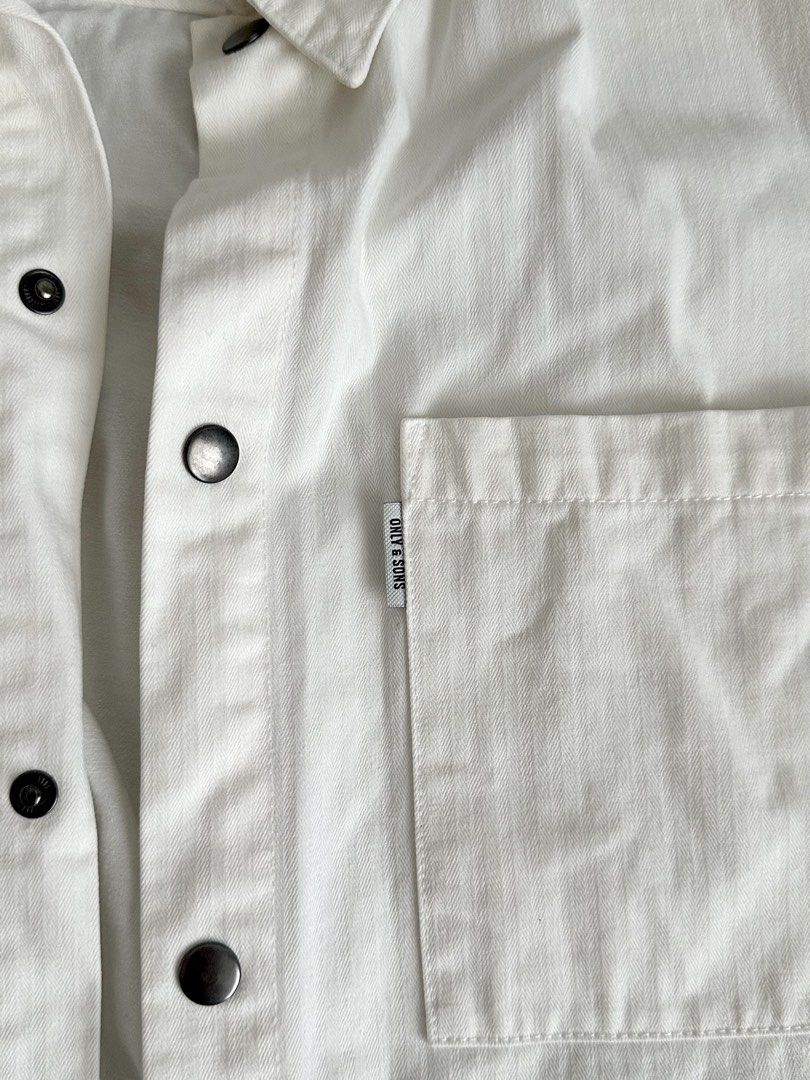 ONLY & SONS White Overshirt (Category: Coats, Jackets and Outerwear) located in Paranaque City. Submitted by kasheeko (Listing ID 1465621550, Image 3). Description: - Brand: ONLY & SONS Preloved Used a few times only Best fit M-L.