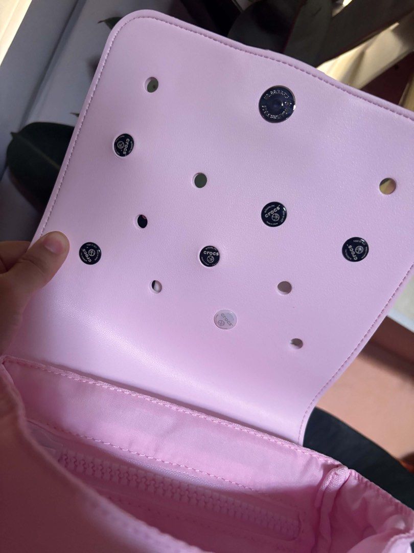 Orig Crocs Bag (US Bought) (Category: Cross-body Bags) located in Manolo Fortich. Submitted by luxebox_quin (Listing ID 1465604564, Image 3). Description: Bought price 7500 Jibbitz nasa 1800 lahat US bought .