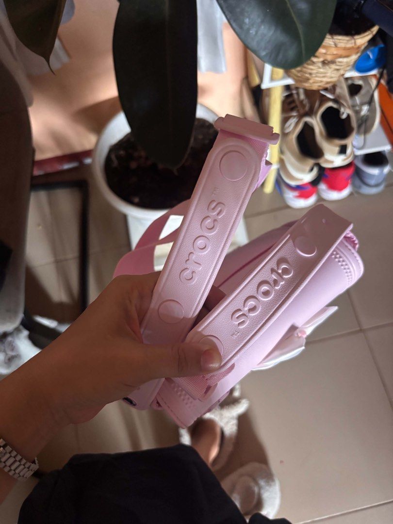 Orig Crocs Bag (US Bought) (Category: Cross-body Bags) located in Manolo Fortich. Submitted by luxebox_quin (Listing ID 1465604564, Image 2). Description: Bought price 7500 Jibbitz nasa 1800 lahat US bought .