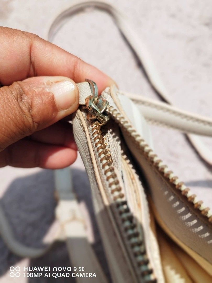 Orig katespade (Category: Luxury Bags & Wallets) located in Moalboal. Submitted by irishfox28 (Listing ID 1465614242, Image 2). Description: .