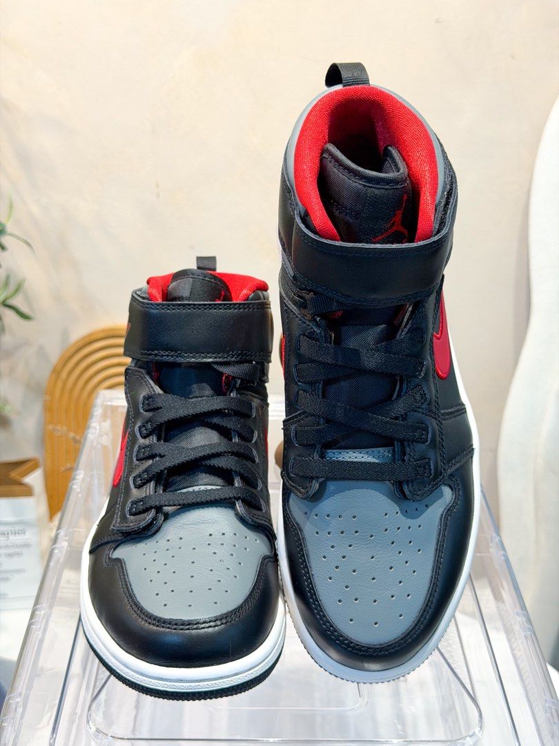 Original Air Jordan 1 Hi Flyease (Category: Sneakers) located in San Pedro. Submitted by maylynart09522 (Listing ID 1465663180, Image 1). Description: Original Air Jordan 1 Hi Flyease • size 8 (us) • like new, pero matagal to nakastock lang sa acrylic box • no box included • free acrylic box • 9/10 condition ₱8,000 + shipping fee (slightly negotiable) offer lang kayo pag usapan natin 📍SAN PEDRO LAGUNA.