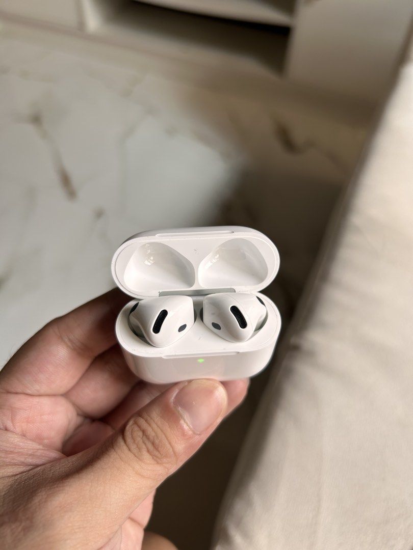 Original Apple Airpods 4 (Non ANC) (Category: Earphones) located in Manila. Submitted by Tjuan13 (Listing ID 1465586809, Image 2). Description: Try Secondhand Original Apple Airpods 4 (Non ANC) for only Php 5900 -100% Original -Free Usb C cable -Free Silicon Case -Smoothness 96% Front & 97% Back -Good battery life -Matagal Malowbat, Mabilis magcharge -Good quality -Crisp Button -Actual Photo -Ready to use -No Box -No swap -Free Shipping via Lalam