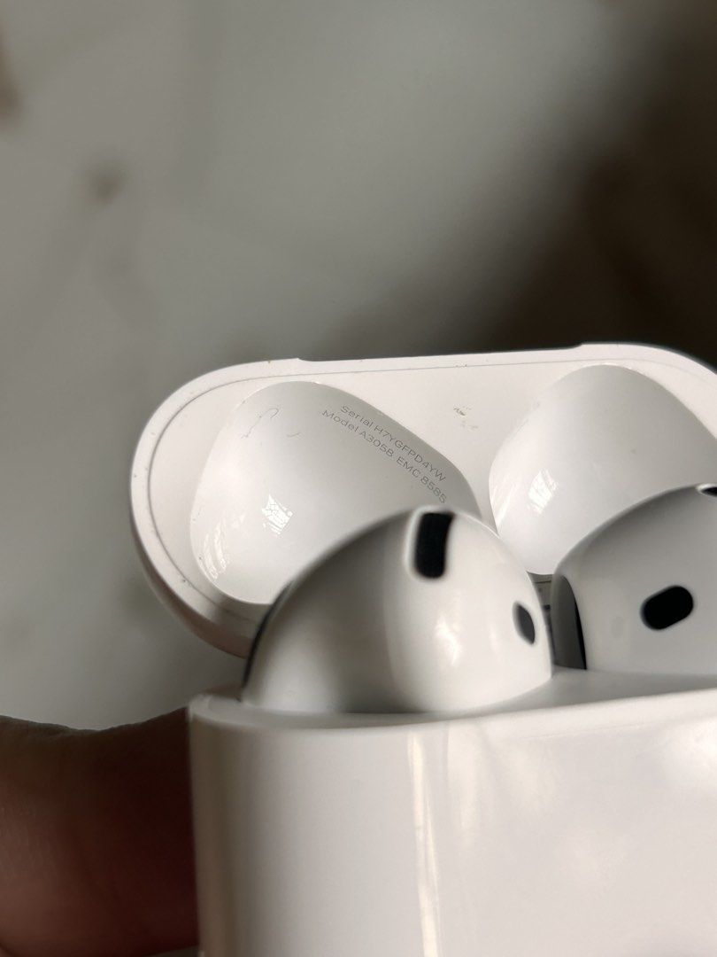 Original Apple Airpods 4 (Non ANC) (Category: Earphones) located in Manila. Submitted by Tjuan13 (Listing ID 1465586809, Image 3). Description: Try Secondhand Original Apple Airpods 4 (Non ANC) for only Php 5900 -100% Original -Free Usb C cable -Free Silicon Case -Smoothness 96% Front & 97% Back -Good battery life -Matagal Malowbat, Mabilis magcharge -Good quality -Crisp Button -Actual Photo -Ready to use -No Box -No swap -Free Shipping via Lalam