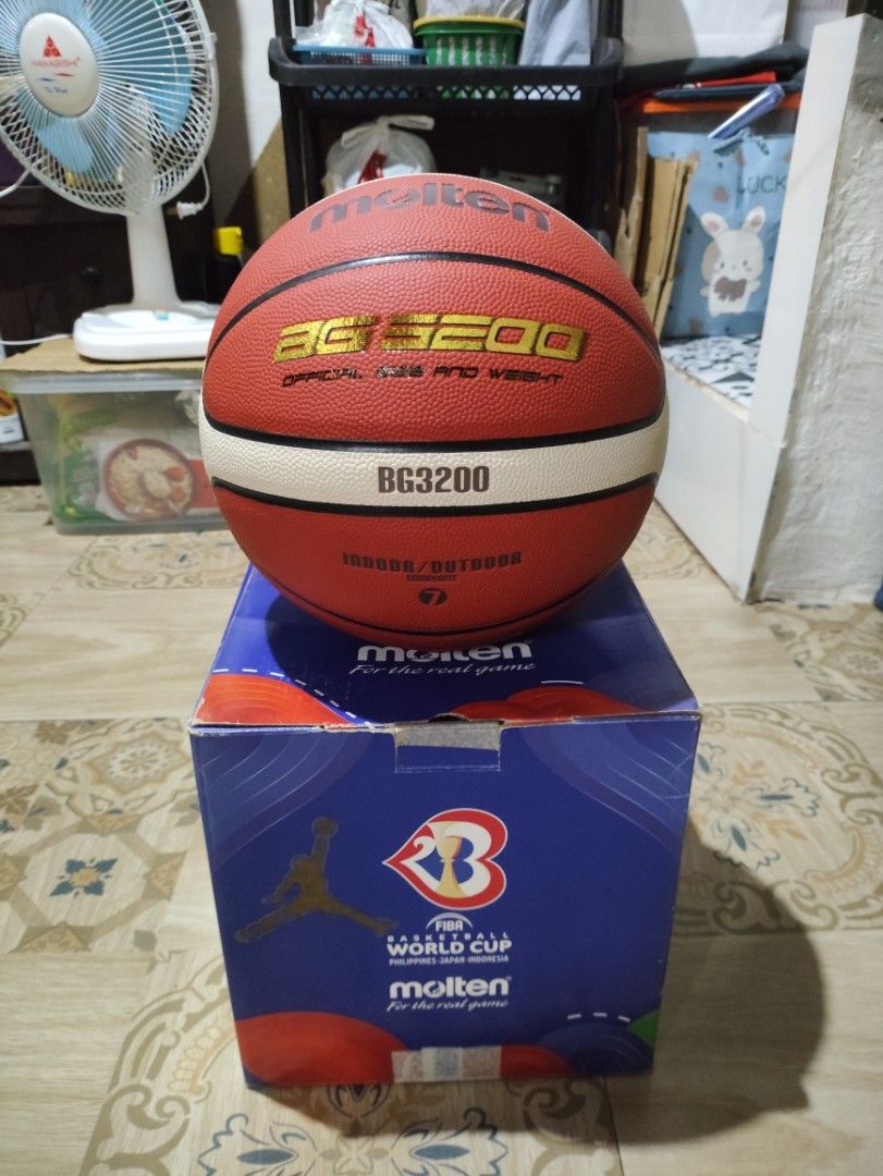 Original Brandnew Molten Ball (Category: Other Sports Equipment and Supplies) located in Caloocan City. Submitted by romlegitseller (Listing ID 1465694370, Image 2). Description: Original Brandnew Molten Ball.