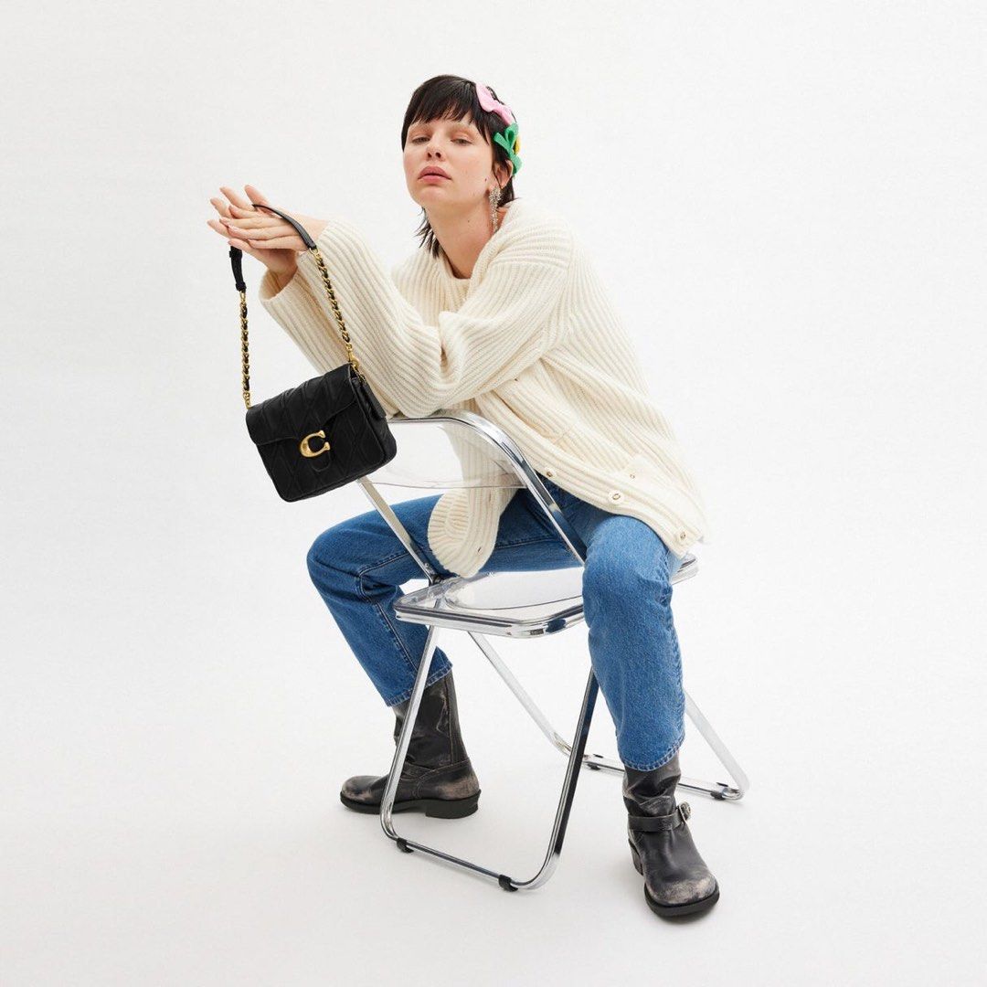 💯ORIGINAL COACH TABBY SQUARE 17 with QUILTING (Category: Cross-body Bags) located in Quezon City. Submitted by ashongsstore (Listing ID 1465591366, Image 2). Description: ✨C🅾️ACH COLLECTION✨ 🇵🇭AVAILABLE🇵🇭 Times Square Tabby Shoulder Bag 17 With Quilting Inspired by the dynamic energy of our hometown New York City, the Times Square Tabby is a modern take on an archival 1970s Coach design. Crafted of quilted washed nappa leather and finished 