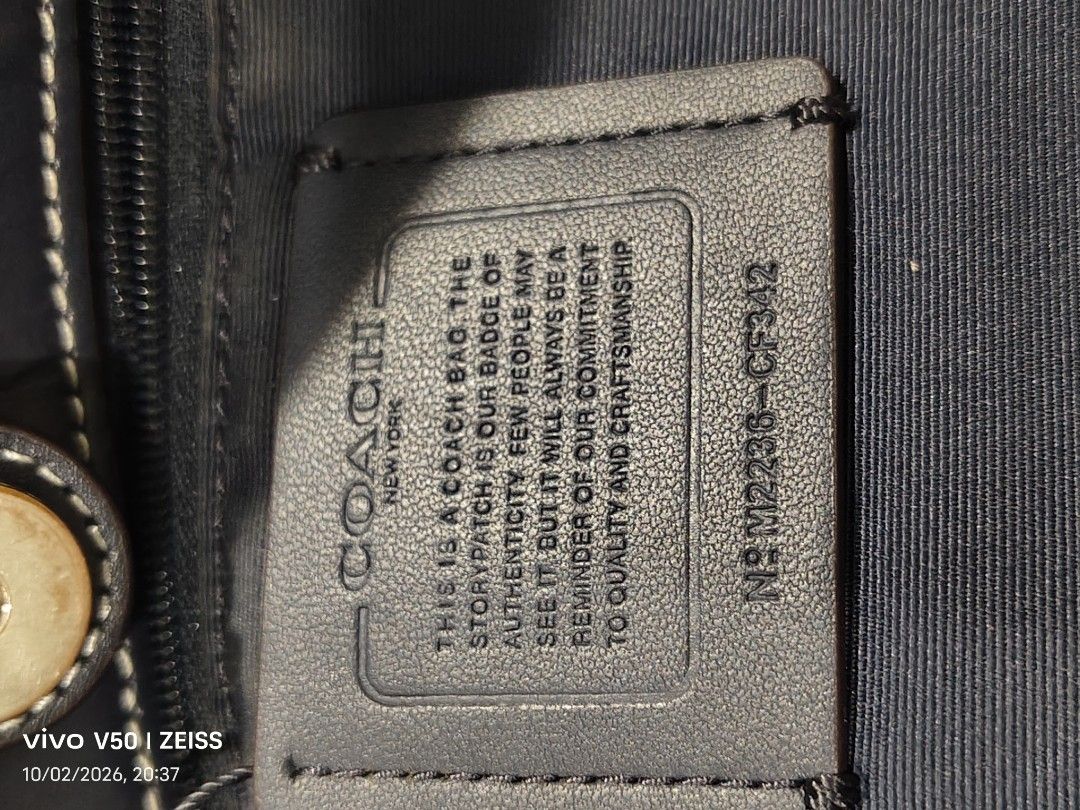 Original Coach Tote Bag (Category: Tote Bags) located in Pasig City. Submitted by truewind_6fc1a7 (Listing ID 1465682580, Image 3). Description: Bought from Canada.