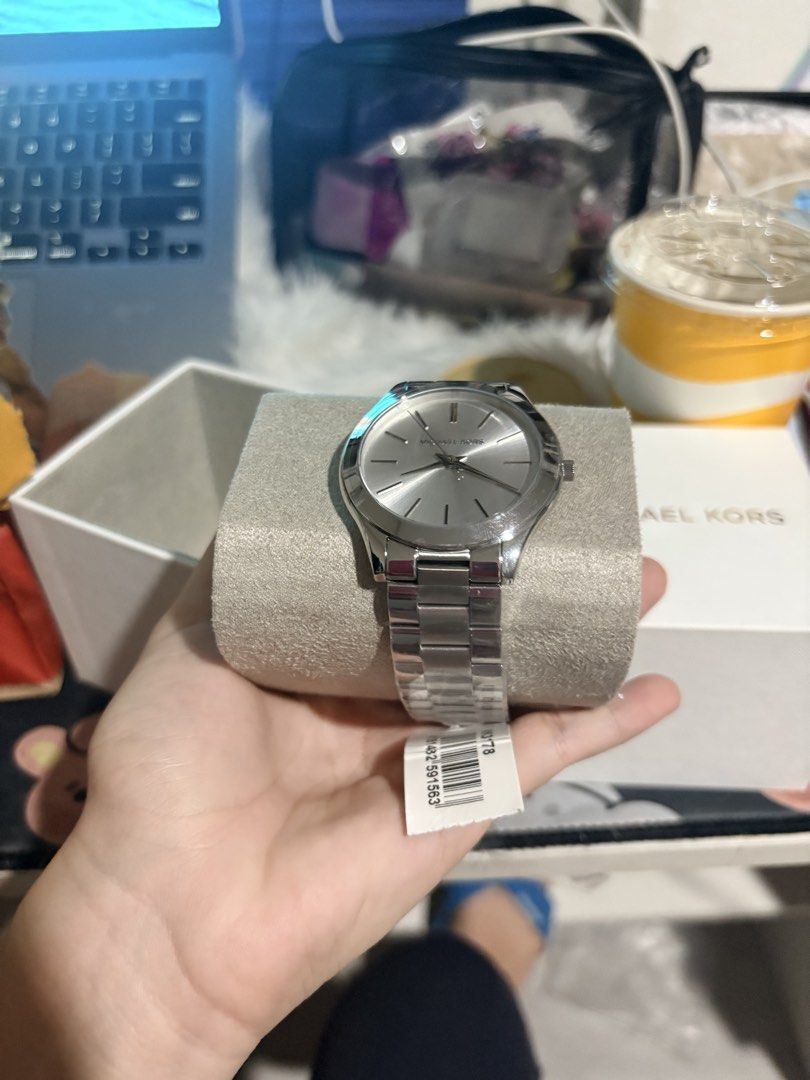 Original Michael Kors Runway Classic Silver Watch (Category: Luxury Watches) located in Bacolod City. Submitted by atelier__maria.ph (Listing ID 1465751847, Image 3). Description: Brand new bought for PHP 15,000 Still negotiable .