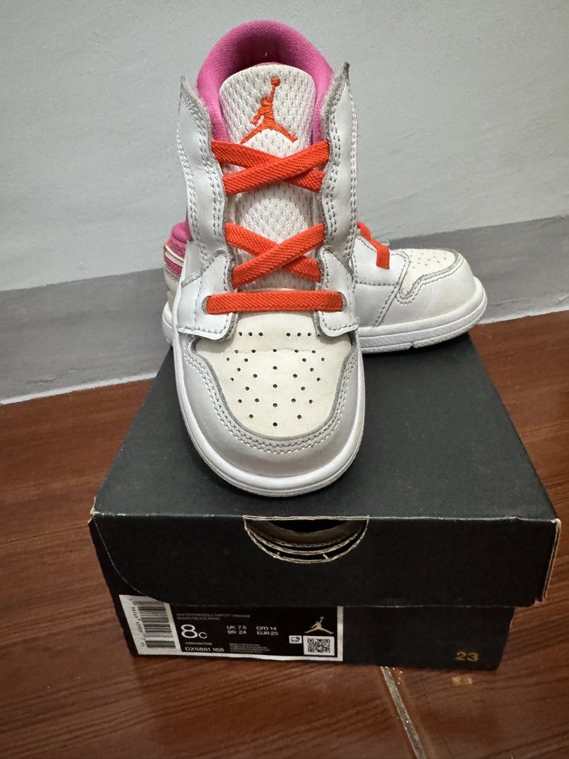 Original Nike Jordan & Converse Shoes (Category: Babies & Kids Fashion) located in Manila. Submitted by ivy110201 (Listing ID 1465665299, Image 3). Description: Nike Jordan Size 8C Converse All Star (Optical White) With Boxesp Both In Good Condition Needs Cleaning.
