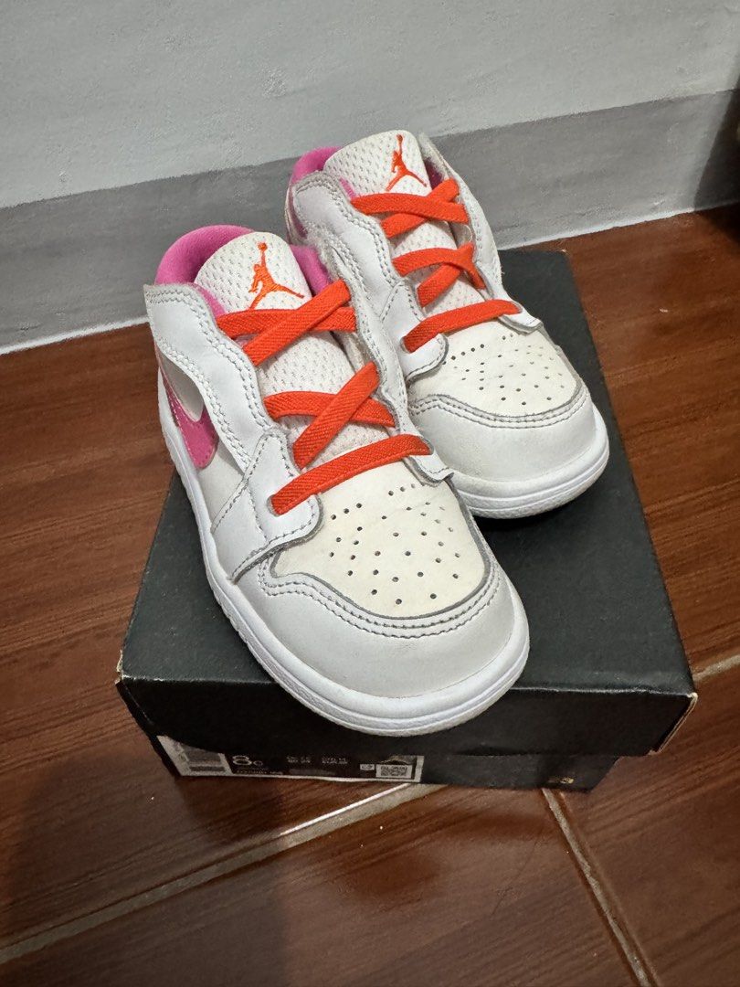 Original Nike Jordan & Converse Shoes (Category: Babies & Kids Fashion) located in Manila. Submitted by ivy110201 (Listing ID 1465665299, Image 2). Description: Nike Jordan Size 8C Converse All Star (Optical White) With Boxesp Both In Good Condition Needs Cleaning.