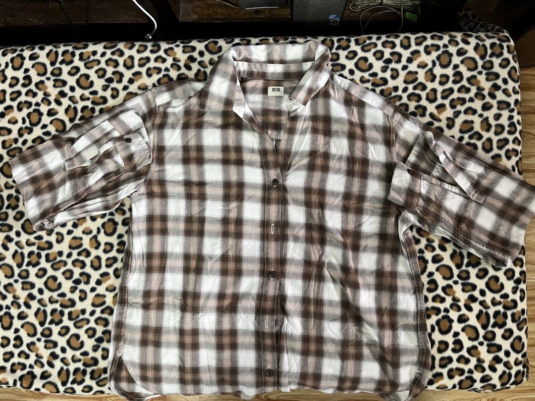 ORIGINAL UNIQLO brown checkered polo (Category: Tshirts & Polo Shirts ) located in San Pedro. Submitted by sie_declutters (Listing ID 1465603385, Image 1). Description: CONDITION: good as new RFS: Have not been used since 2023.