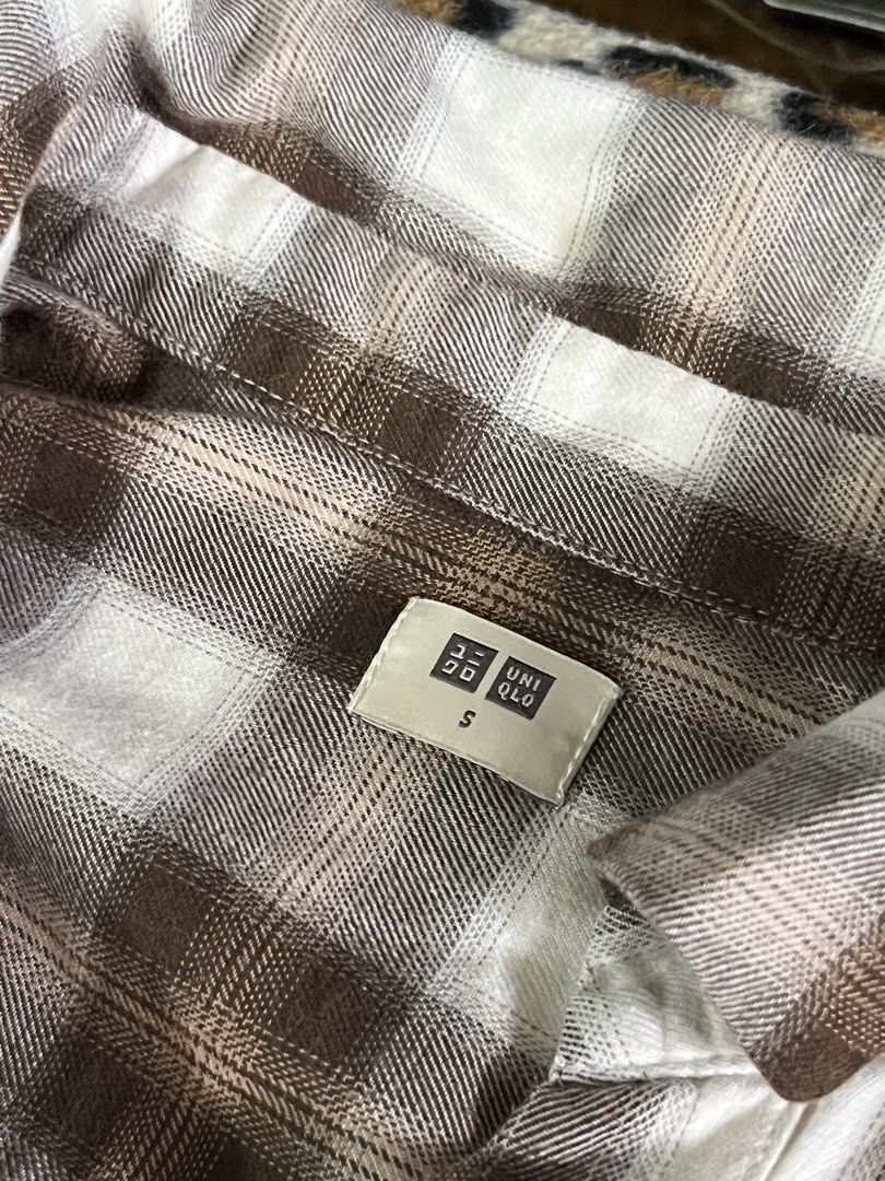 ORIGINAL UNIQLO brown checkered polo (Category: Tshirts & Polo Shirts ) located in San Pedro. Submitted by sie_declutters (Listing ID 1465603385, Image 2). Description: CONDITION: good as new RFS: Have not been used since 2023.