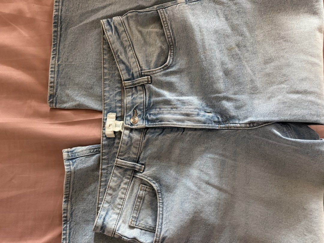 Overrun Baggy Pants (Category: Jeans) located in Cavite. Submitted by ja.999 (Listing ID 1465616537, Image 1). Description: 👉🏻 Hard denim 👉🏻 RFS: Decluttering 👉🏻 Pls manage ur expectations 👉🏻 Can do Same Day Delivery 👉🏻 Loc: Makati 👉🏻 Price is negotiable (esp if marami kayo bibilhin sa items ko hehe) .