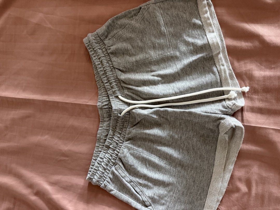 Overrun Gray Sweatshort (Category: Other Bottoms) located in Cavite. Submitted by ja.999 (Listing ID 1465617720, Image 1). Description: 👉🏻 RFS: Decluttering 👉🏻 Pls manage ur expectations 👉🏻 Can do Same Day Delivery 👉🏻 Loc: Makati 👉🏻 Price is negotiable (esp if marami kayo bibilhin sa items ko hehe) .