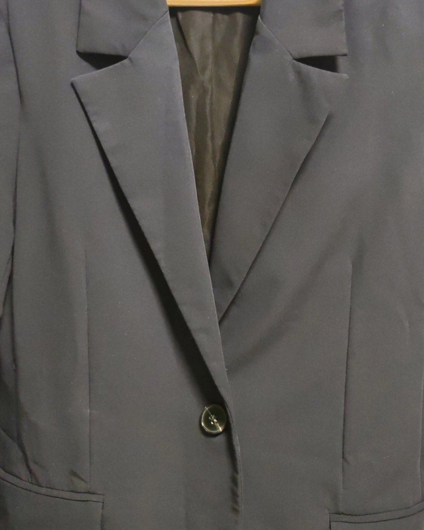 Oversized Blazer Navy Blue (Category: Coats, Jackets and Outerwear) located in Paranaque City. Submitted by closetclub308 (Listing ID 1465622730, Image 3). Description: Oversized Navy Blue Blazer Bershka Size: L (fits XL) Lightly Used .