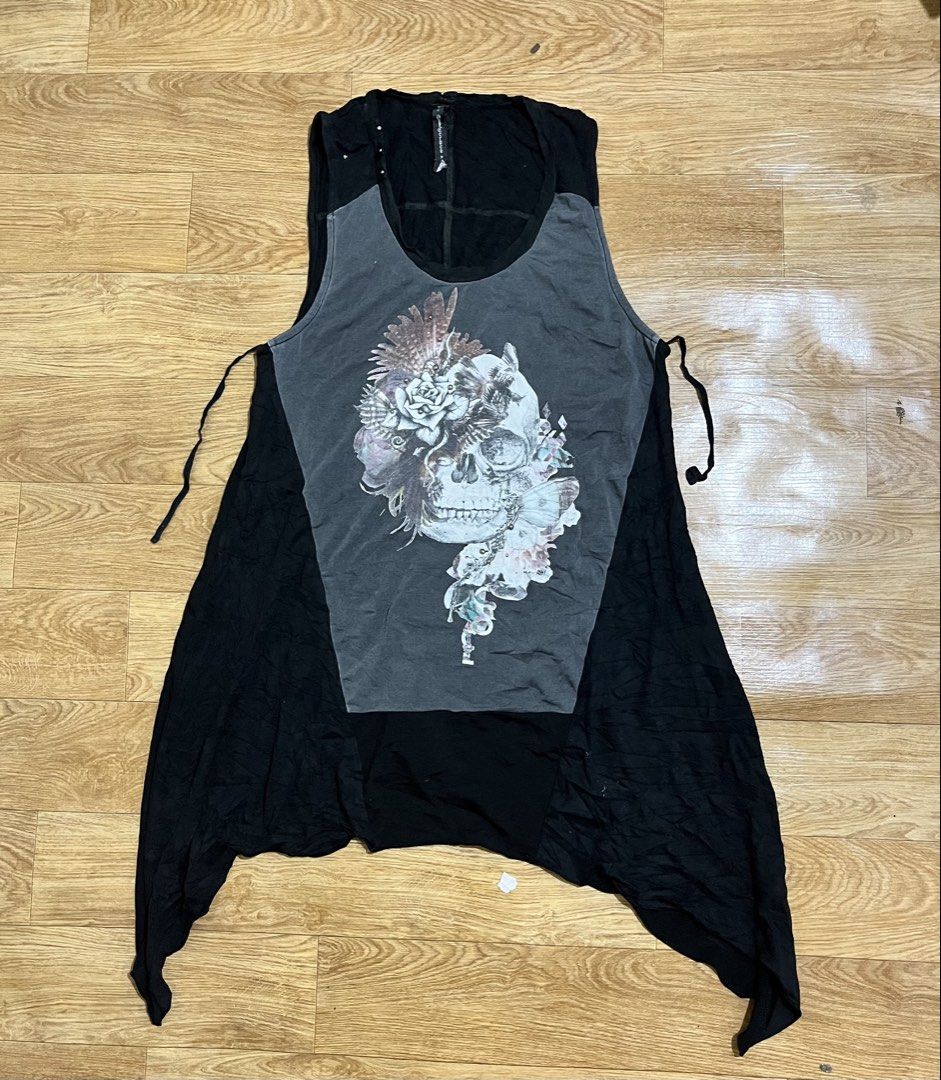 Ozze Croce tank tops (Category: Activewear) located in Zamboanga. Submitted by alterramz08 (Listing ID 1465734584, Image 1). Description: Ozze Croce tank tops Size Medium Verygood Condition Price : 800 !!.