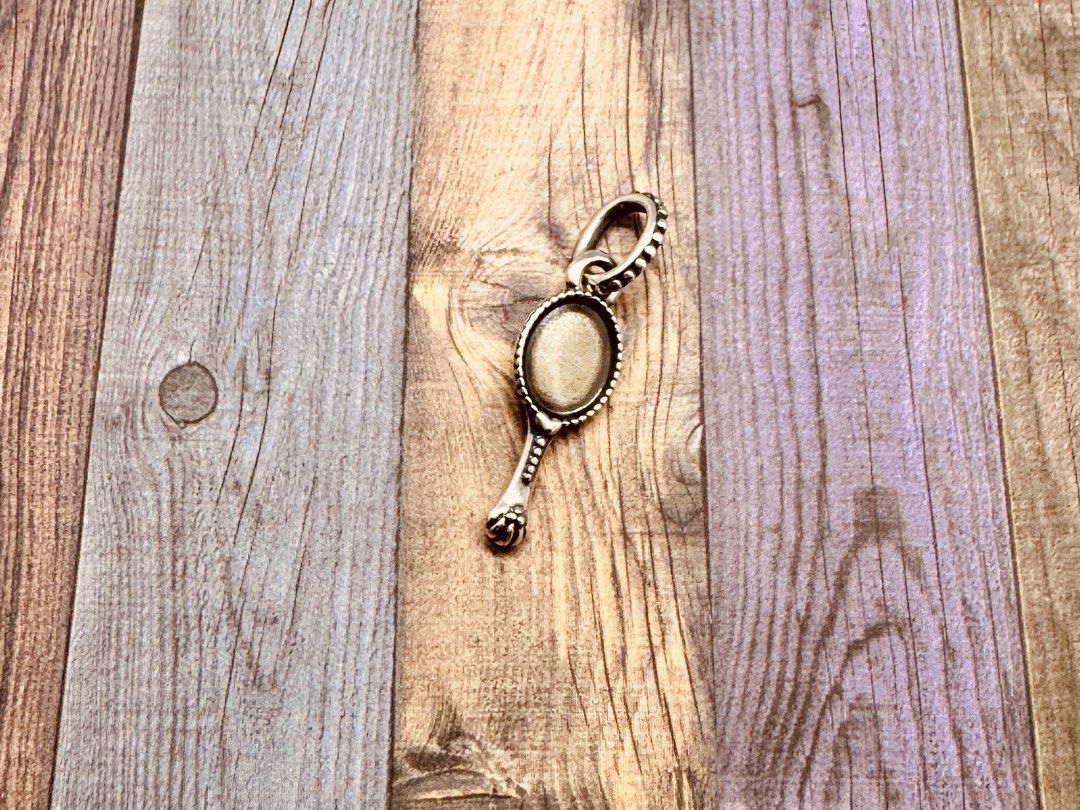 Pandora Vintage Vanity Mirror Pendant Charm (Category: Charms) located in Cabanatuan. Submitted by water.withahintoflime (Listing ID 1465646136, Image 2). Description: Retired|Authentic 🎗️Last Price Posted|Free Shipping|Less 100 on every one(1) addition. 🎗️No issue|No Packaging.