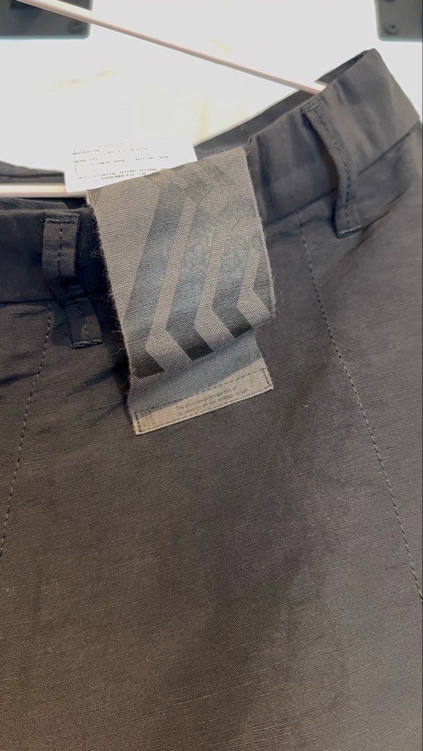 pants （分類：裙）位於 Hong Kong。 由 kwoody 提交（商品編號 1465630639，圖片 3）。簡介： 購自 IT shop size 3 waist 34 long 35 面交： 鑽石山地鐵站 會展地鐵站 元朗地鐵站 順豐到付。