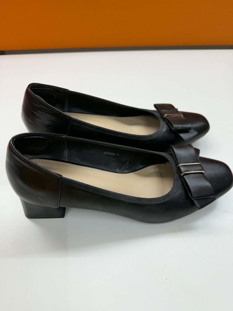 Parisian office shoes (Category: Heels) located in Las Pinas. Submitted by cherry_luvs_dresses (Listing ID 1465726157, Image 3). Description: good as new used 3times only at the officeindoor only 2inches tall please see last pics for minimal scratches bought for 1k plus size 7 super discounted price.