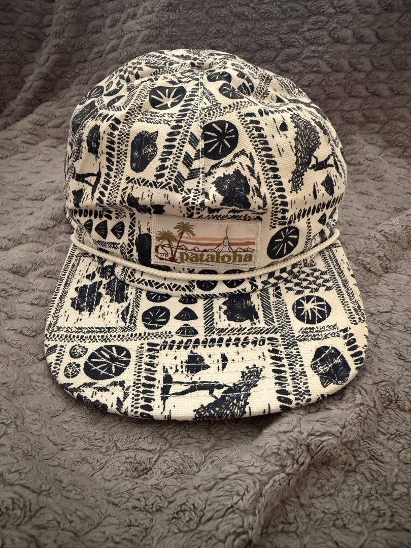 patagonia cap (Category: Caps & Hats) located in Santiago. Submitted by immikehell (Listing ID 1465646296, Image 1). Description: The image features a cream and navy patterned Patagonia Pataloha Stand Up Hat highlighted by a classic rope detail across the brim and a woven front logo patch.