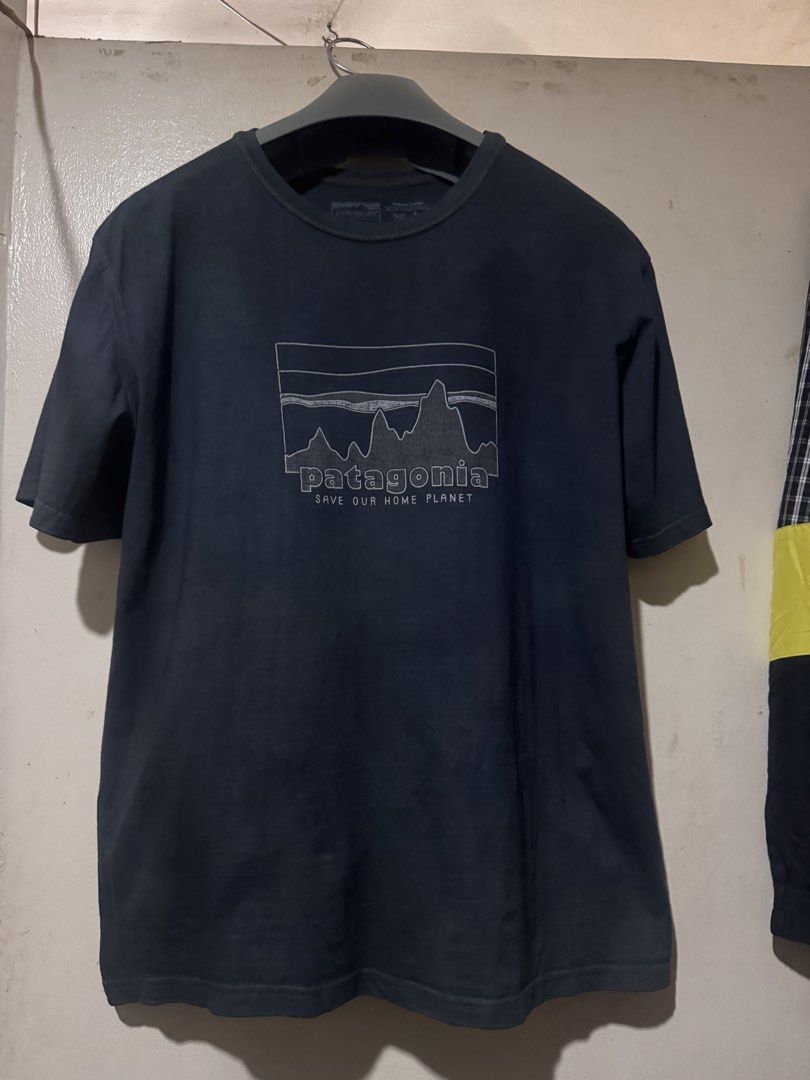 Patagonia Tshirt (Category: Tshirts & Polo Shirts ) located in Danao, Cebu. Submitted by welvirinec29053 (Listing ID 1465669284, Image 1). Description: Patagonia Tshirt Parang na dye na cxa size M 23x26 Colorate 8x10 Makapal tela.