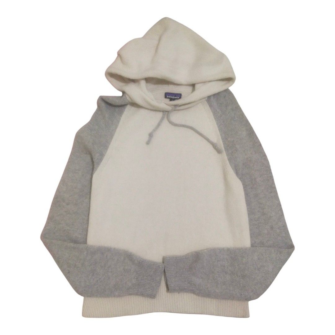 Patagonia Recycled Wool-Blend Hooded Pullover Sweater Gorpcore Aesthetic (Size M)(Free Shipping) (Category: Coats, Jackets and Outerwear) located in Cavite. Submitted by gii.flips (Listing ID 1465598513, Image 1). Description: W: 18 inchs L: 27.3 inchs Size on tag: Medium Issue: no issue Condition: Very good 📍 Location: GMA, Cavite 💳 Payment: GCash Free Shipping! 🎊 🚚 Delivery Options: • J&T Express • Pickup • Meet-up — GMA, Cavite only ⏰ Pick