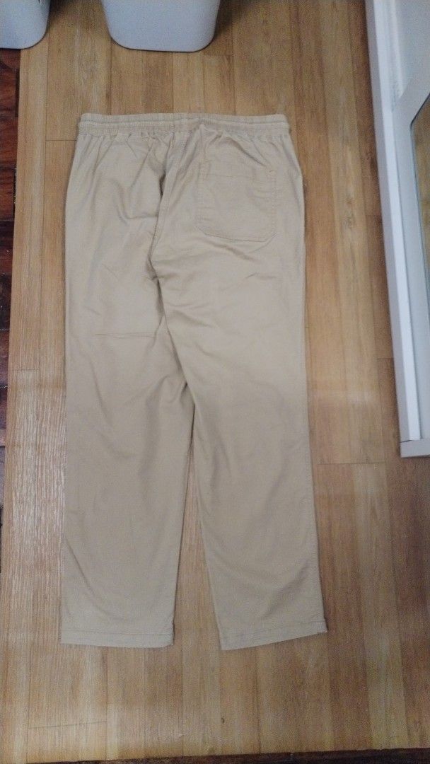 Penshoppe Khaki Drawstring Casual Pants (Category: Chinos) located in Manila. Submitted by dsean22 (Listing ID 1465702435, Image 2). Description: Penshoppe khaki pants Size Medium 30 waist (stretchable) With drawstring 35 inches length.