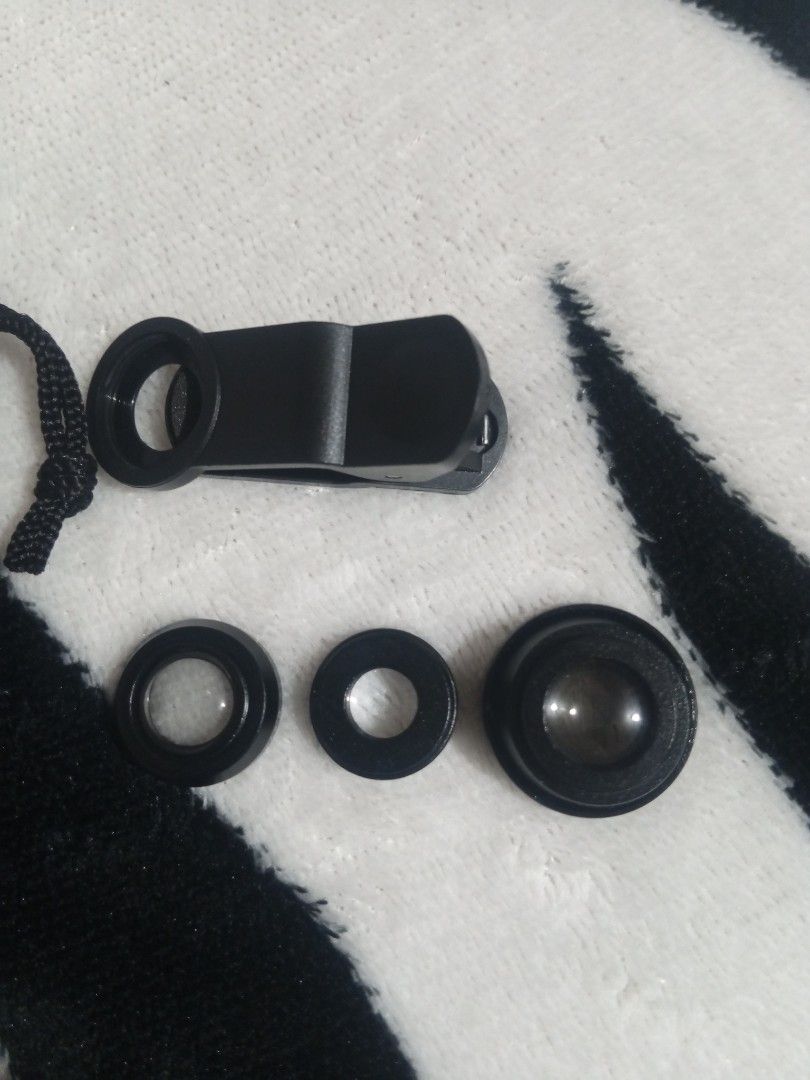 Phone Lens Kit (Wide, Macro, Fish Eye) (Category: Other Mobile & Gadget Accessories) located in Valencia. Submitted by lj.roomfinds (Listing ID 1465667477, Image 2). Description: • RFS: di ginagamit kasi may digi cam si owner, naka store lang sa pouch palagi ang kit • comes with original drawstring pouch • no scratches on lens • compatible for any phone.