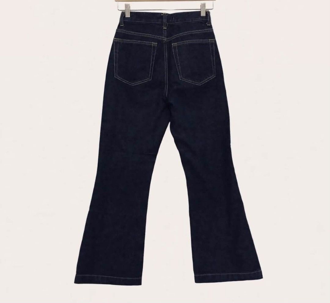 PIA Paul & Alice Flared High Pants (Category: Jeans) located in Subic. Submitted by ayvee.ph (Listing ID 1465693389, Image 3). Description: PIA Paul & Alice Flared High Pants Sis ang ganda neto!!! Staple!💎 Not Stretchy No flaws / Issue Size: Waist: 26 Rise: 12 inches Length: 37 📌Measured via tm 📷Coor may differ due to lighting / camera used Price: 650 sale (Last price posted) 📍Olongapo City 🚚Reg J&T door to door del 📌Those miners na may pen