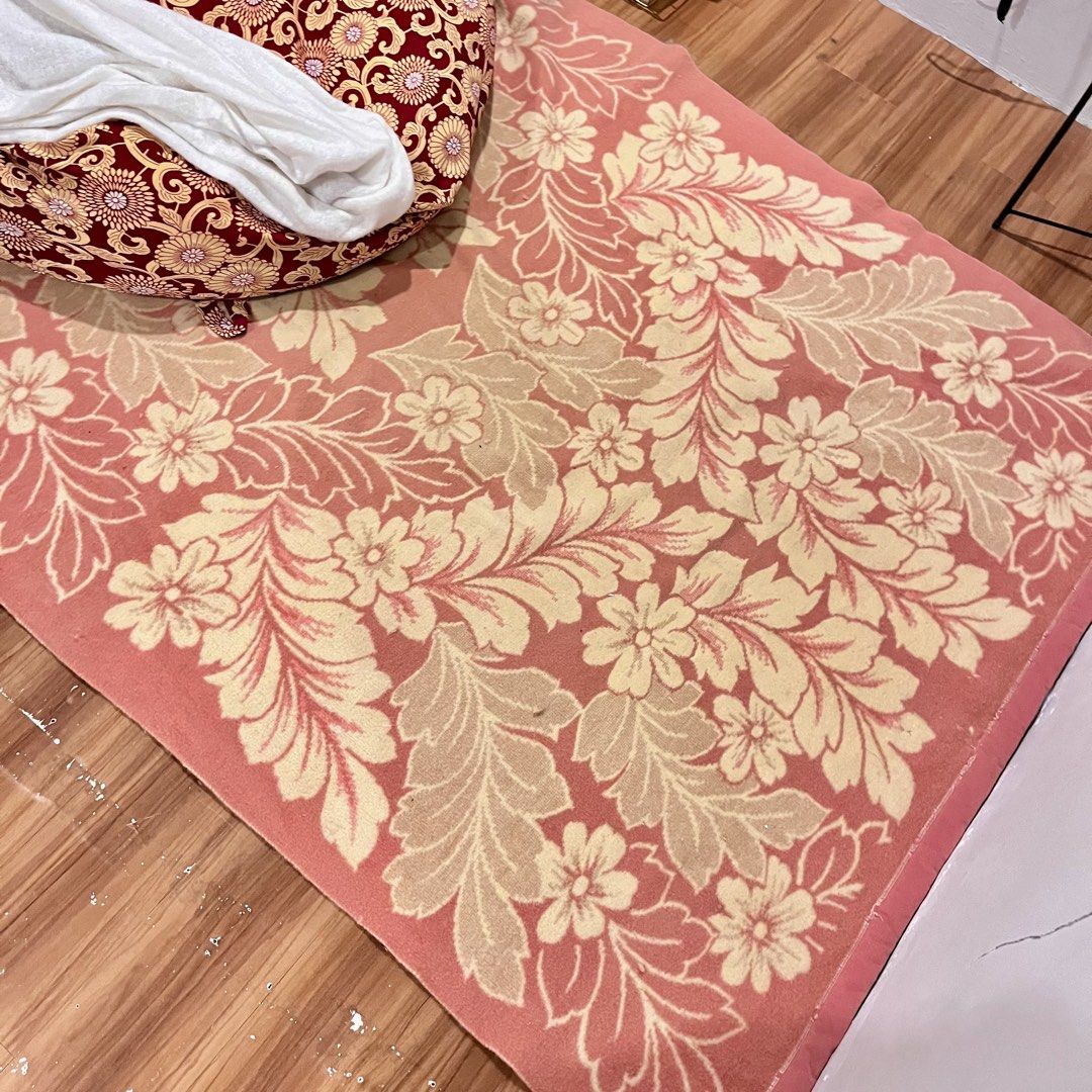Pink floral print carpet rug with cream leaf pattern (Category: Carpets, Mats & Flooring) located in San Pedro. Submitted by razzyjoie (Listing ID 1465728596, Image 1). Description: Gorgeous large rectangular pink carpet with a cream and beige floral design. Super soft and perfect for brightening up your living room or bedroom floor space. Size Reference: DOUBLE.