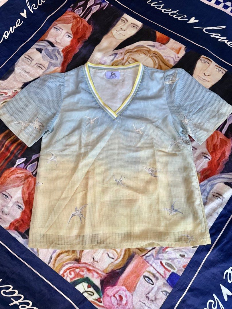 Plains & prints top (Category: Blouses) located in Santiago. Submitted by shoppaholickikay (Listing ID 1465673038, Image 1). Description: .