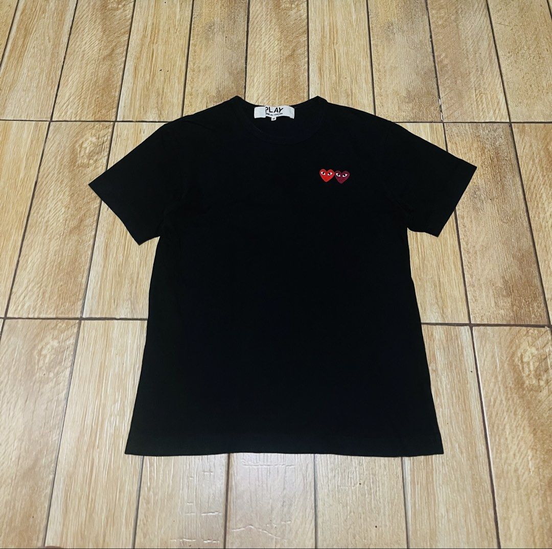 PLAY Double Heart Black Tee (Category: Tshirts & Polo Shirts ) located in Paranaque City. Submitted by kuuuurt (Listing ID 1465615643, Image 1). Description: Very good Condition No issue Tagged M Width 18 Length 26 🏷️ 299 + SHIPPING FEE 📦 SHIPPING NATIONWIDE via J&T 📍 Parañaque 1700.