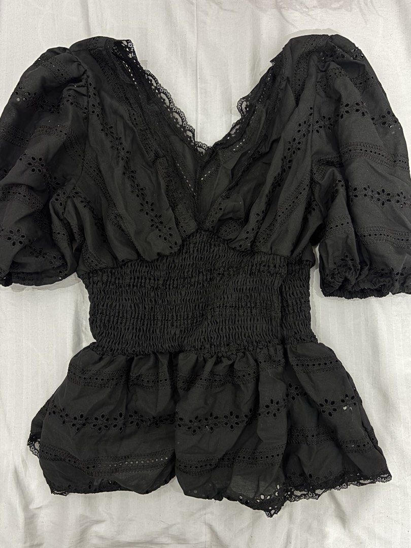 Pleated V neck Black Top (Category: Others Tops) located in Manila. Submitted by niellaeun (Listing ID 1465602242, Image 1). Description: Original Price: 500 Used once RFS: Decluttering.