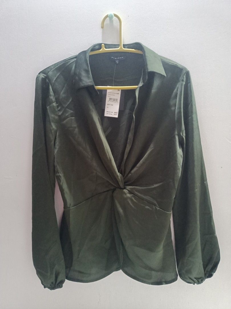 Pleione Office Top (Category: Blouses) located in Bislig. Submitted by vanityarchives (Listing ID 1465730458, Image 1). Description: brandnew galing sa balikbayan box.