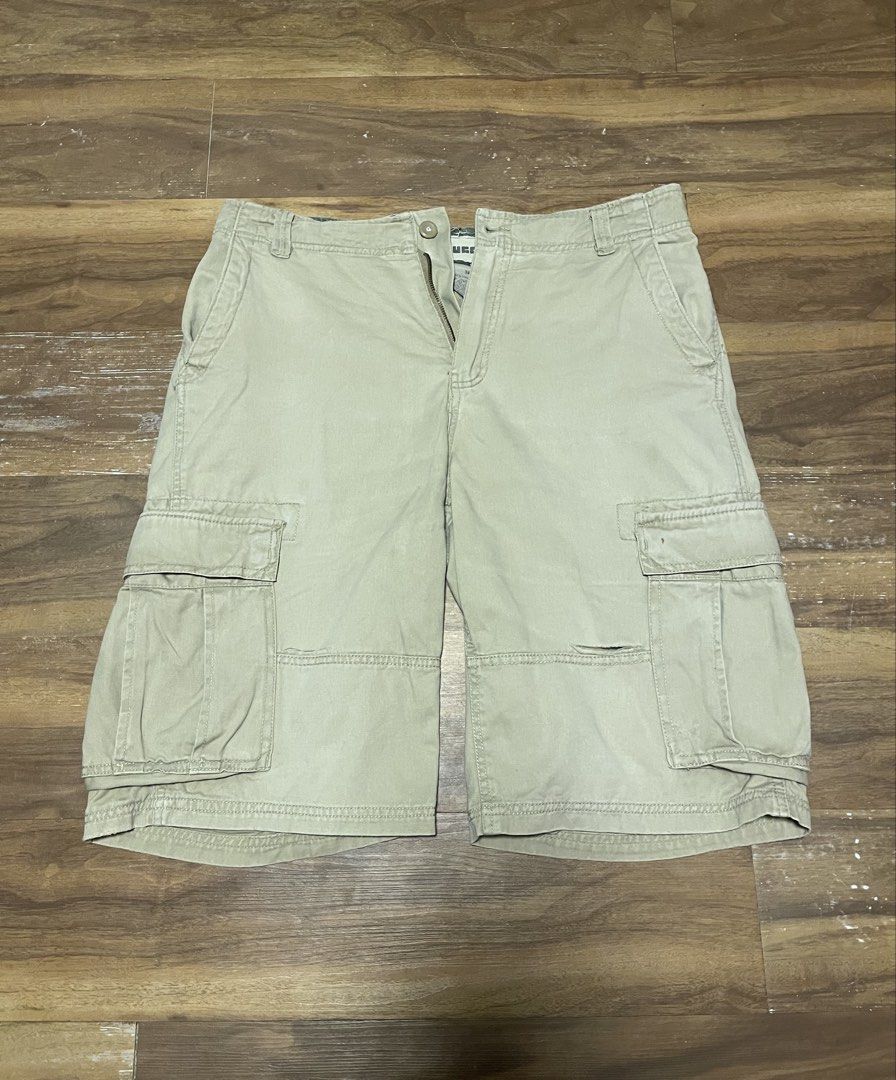 Plugg Khaki Cargo short (Category: Shorts) located in Quezon City. Submitted by jb_clothes (Listing ID 1465730092, Image 1). Description: 34 waist 23 length Qc loc.