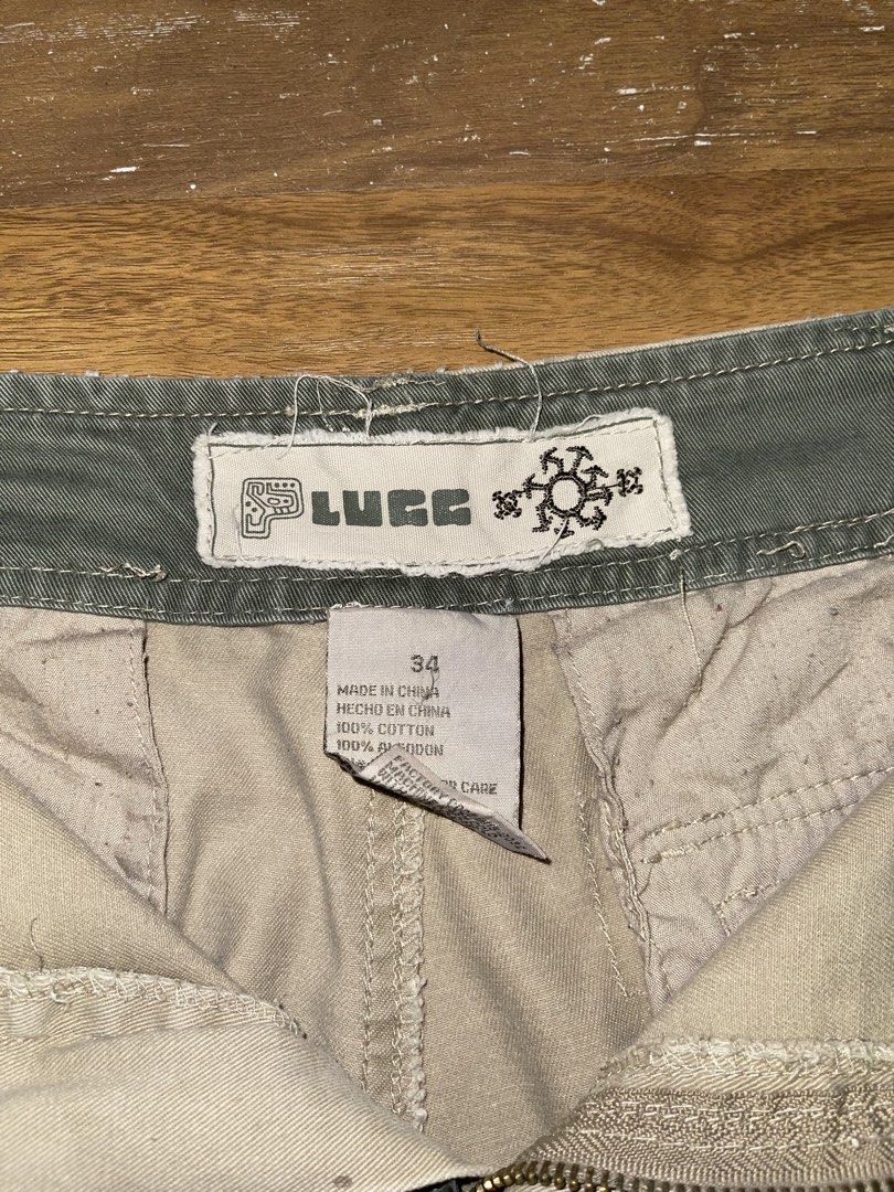 Plugg Khaki Cargo short (Category: Shorts) located in Quezon City. Submitted by jb_clothes (Listing ID 1465730092, Image 2). Description: 34 waist 23 length Qc loc.