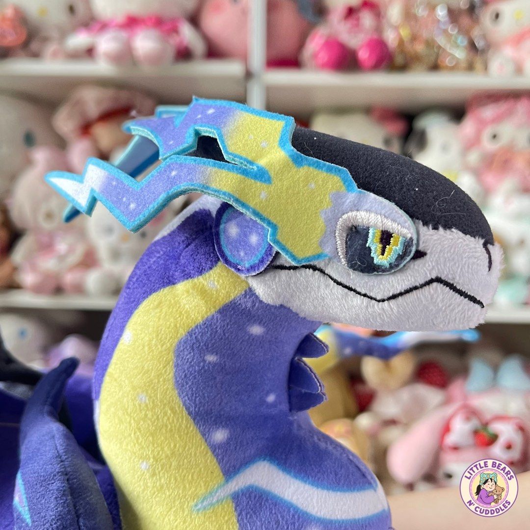 Pokemon Center Original Miraidon Plush (Category: Plushies & Soft Toys) located in Manila. Submitted by littlebearsncuddles (Listing ID 1465596402, Image 3). Description: 🏷️ Without paper tag 🌸 10/10 condition 🌸 size: around 27 inches feet to tail tip 🌸 Without Issues - articulated tail 🍬 Brand: Pokemon Center .