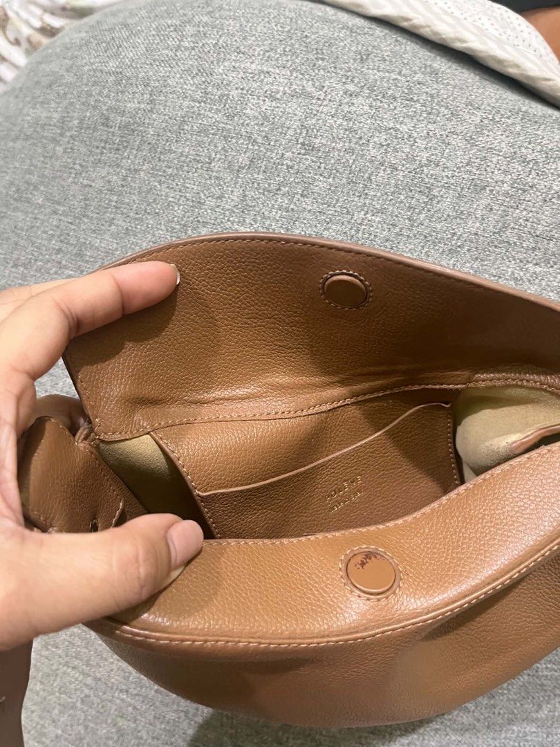 Polene (Category: Cross-body Bags) located in Masbate. Submitted by ferrrrfect (Listing ID 1465716053, Image 3). Description: What you see is what you get. Flaws ate barely noticeable. Pass sa maarte.