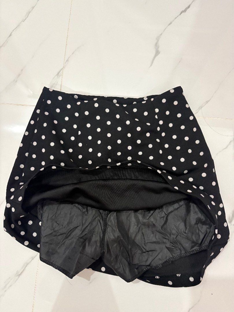 Polka Black Mini Skirt 22-23 (Category: Skirts) located in Bulacan. Submitted by _bythepetitecollective (Listing ID 1465692704, Image 2). Description: .