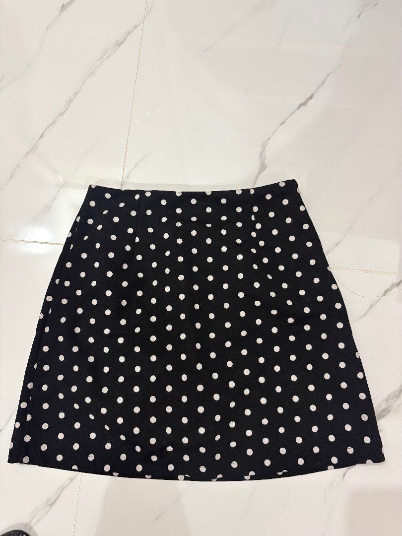 Polka Black Mini Skirt 22-23 (Category: Skirts) located in Bulacan. Submitted by _bythepetitecollective (Listing ID 1465692704, Image 1). Description: .