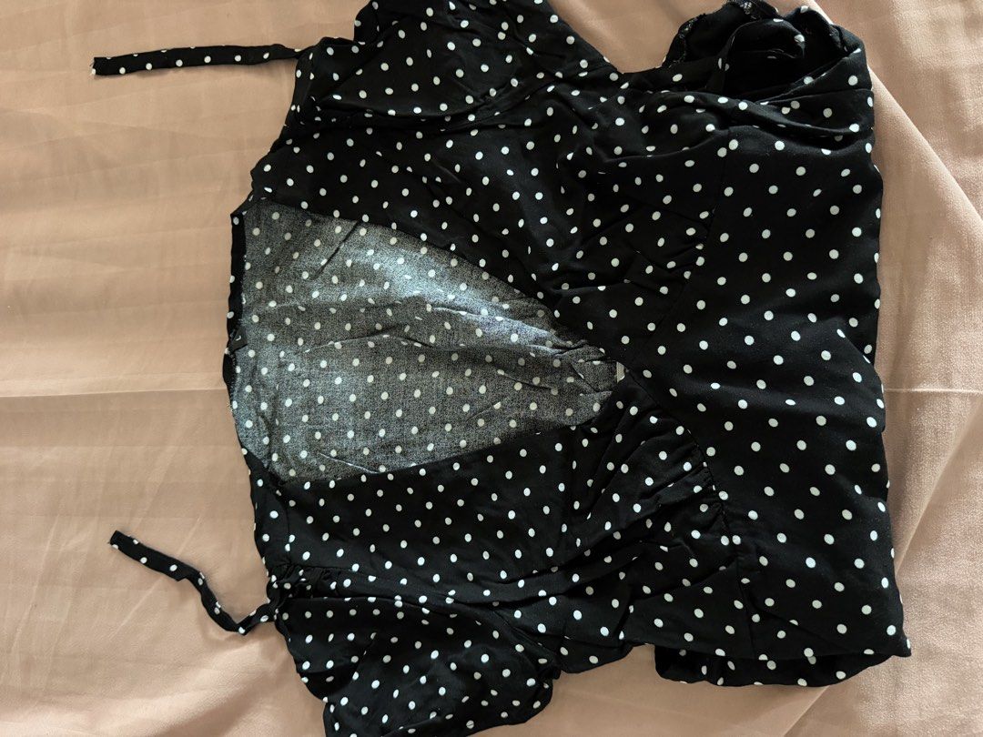 Polka dot top (Category: Blouses) located in Cavite. Submitted by ja.999 (Listing ID 1465617725, Image 1). Description: 👉🏻 RFS: Decluttering 👉🏻 Pls manage ur expectations 👉🏻 Can do Same Day Delivery 👉🏻 Loc: Makati 👉🏻 Price is negotiable (esp if marami kayo bibilhin sa items ko hehe) .