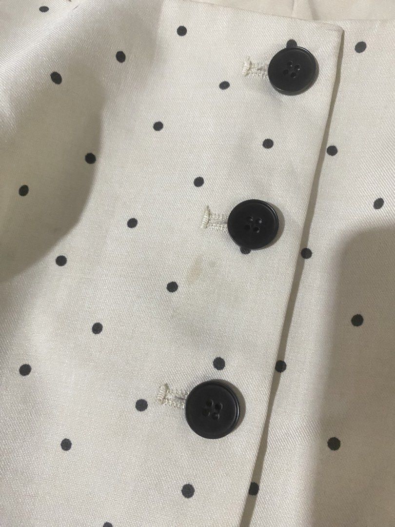 polka puff square necktop (Category: Blouses) located in San Jose. Submitted by vintagexxo (Listing ID 1465607446, Image 2). Description: size: med best fit (small can fit but may allowance na) .