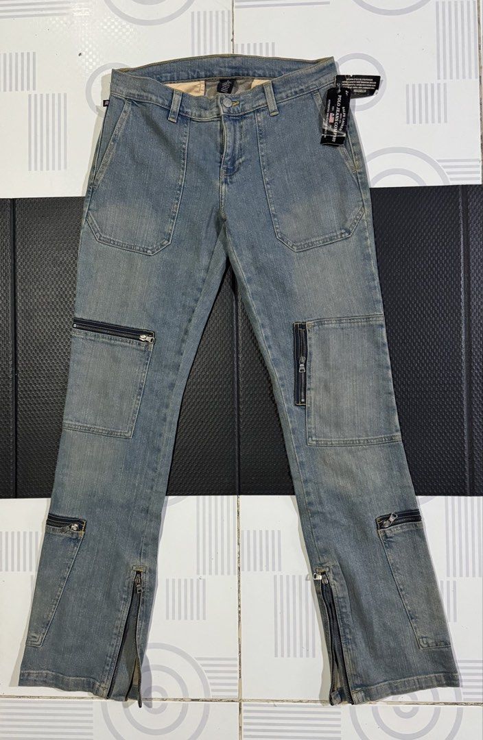 POLO RALPH LAUREN MULTIPOCKETS JEANS (Category: Jeans) located in Cebu City. Submitted by etnaner (Listing ID 1465628701, Image 3). Description: Vintage POLO RALPH LAUREN MULTIPOCKETS JEANS SIZE: 4 on tag fits 28/29W Ankle zippers New w/ hangtags.