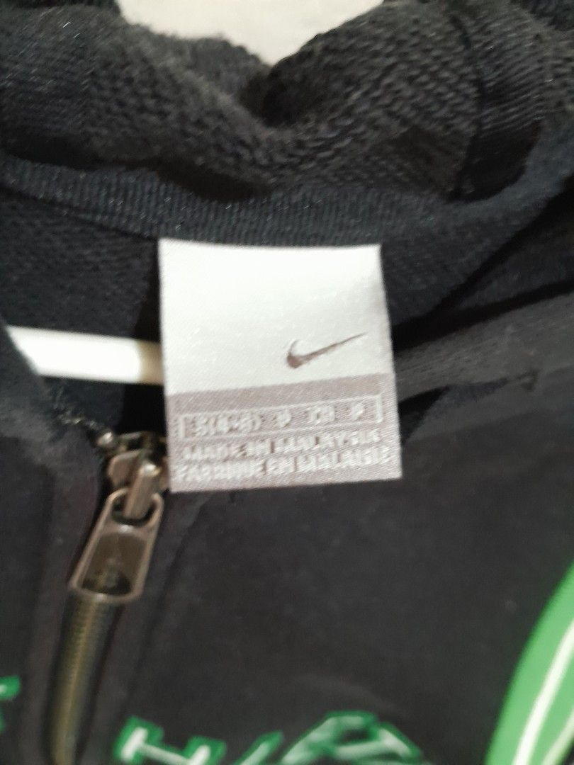 Pre loved Nike Jacket with hood (small) (Category: Coats, Jackets and Outerwear) located in Makati City. Submitted by mylynmylyn (Listing ID 1465620435, Image 2). Description: origjnal fits xs to small area-Palanan Makati.