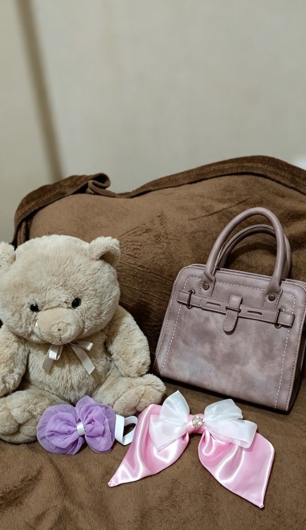 PRELOVED BAGS (Category: Cross-body Bags) located in Manila. Submitted by peptaura (Listing ID 1465665652, Image 3). Description: 👜✨ PRELOVED BAG SALE! ✨👜 Looking for an affordable bag without breaking the bank? 💕 These preloved bags are ready to find their new homes! 🏡👜 🔥 ALL ITEMS — ₱150 EACH! 🔥 ✨ Great for everyday use ✨ Affordable and budget-friendly ✨ Different styles to choose from ✨ Perfect for work, school, errands, or casual use �