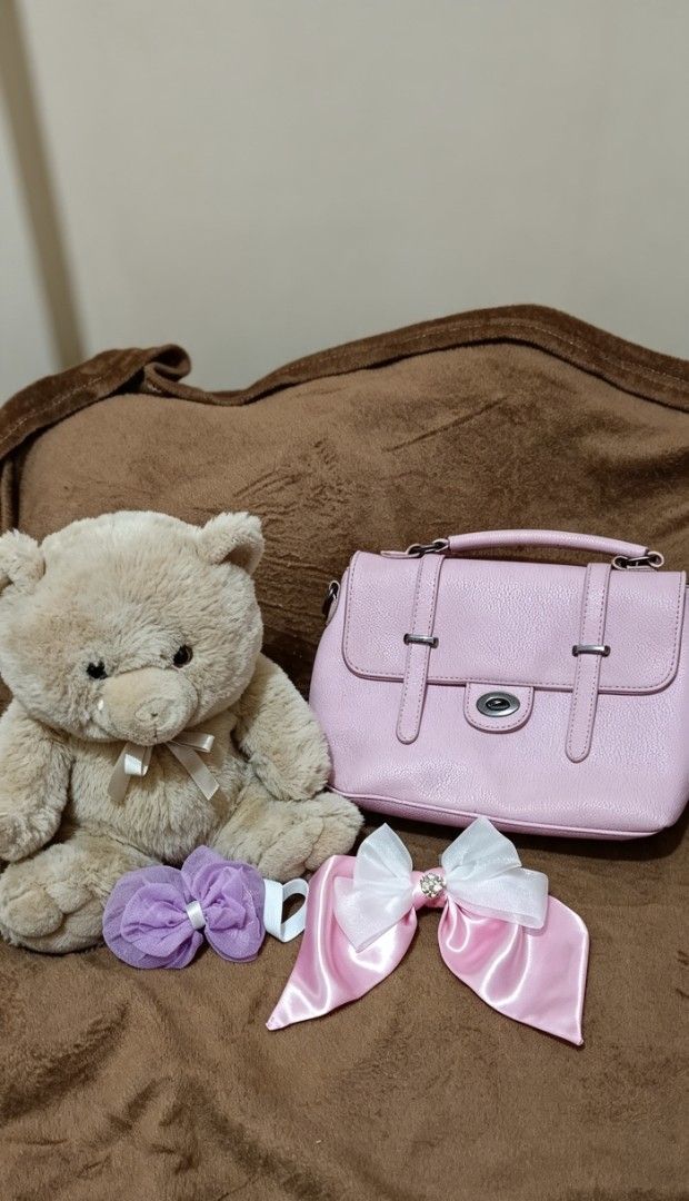 PRELOVED BAGS (Category: Cross-body Bags) located in Manila. Submitted by peptaura (Listing ID 1465665652, Image 1). Description: 👜✨ PRELOVED BAG SALE! ✨👜 Looking for an affordable bag without breaking the bank? 💕 These preloved bags are ready to find their new homes! 🏡👜 🔥 ALL ITEMS — ₱150 EACH! 🔥 ✨ Great for everyday use ✨ Affordable and budget-friendly ✨ Different styles to choose from ✨ Perfect for work, school, errands, or casual use �