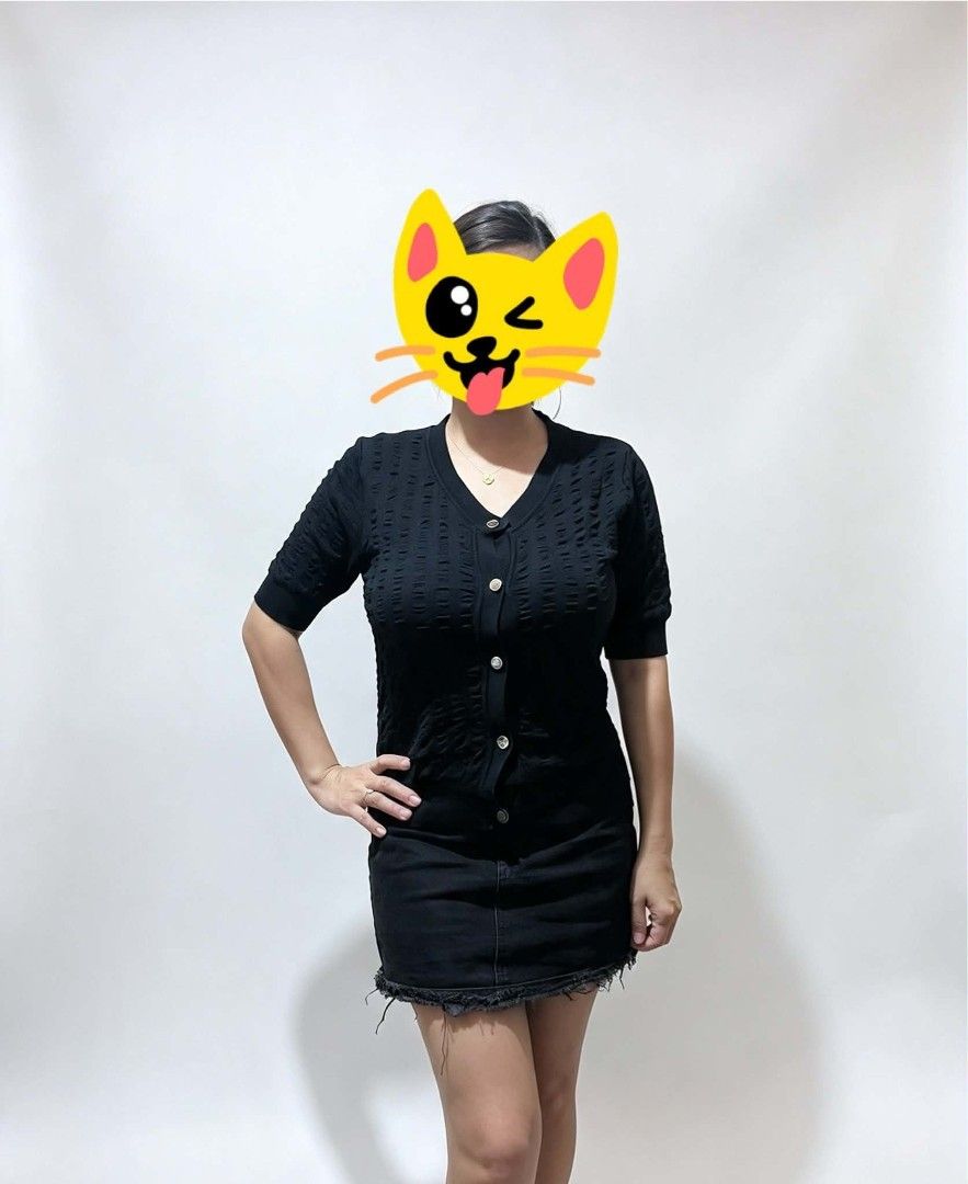 Preloved Black Knitted Button Vneck (Category: Blouses) located in Manila. Submitted by cenasells (Listing ID 1459058087, Image 2). Description: Preloved ( like new ) LP Posted Size : Small to Med Fabric : Soft thick knitted with Bubble Pattern Design Working Buttons.