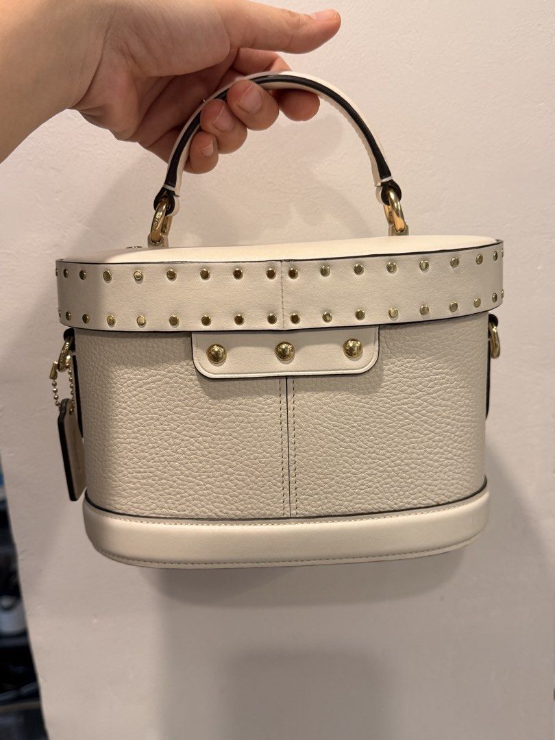 Preloved for sale (Category: Cross-body Bags) located in Cabanatuan. Submitted by closet-loop (Listing ID 1465656214, Image 2). Description: Preloved Coach Georgie Color: Cream Like new condition.