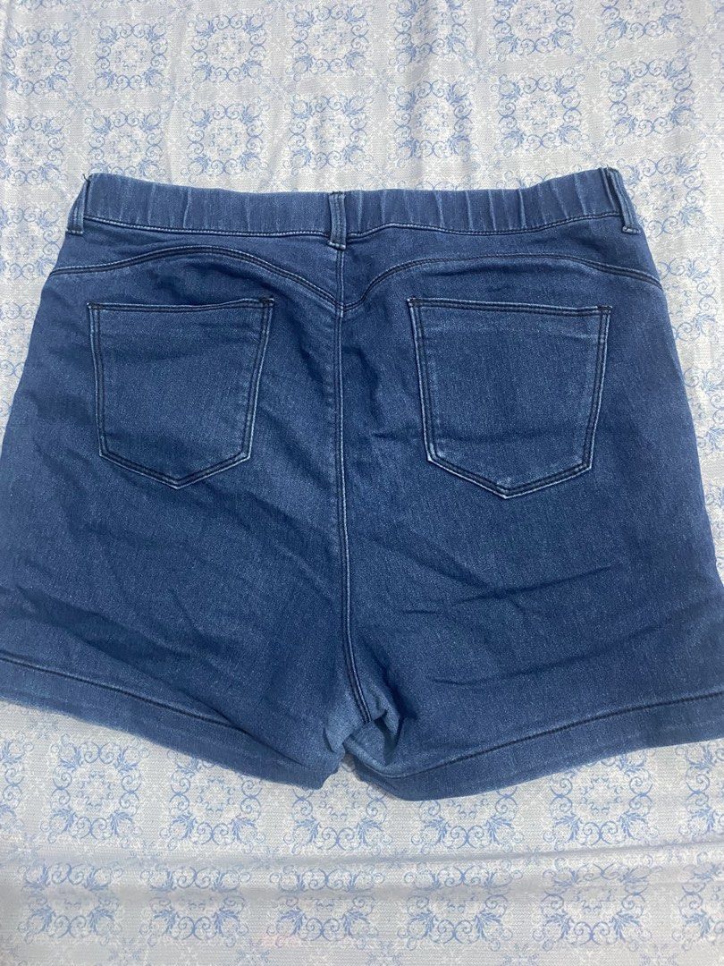 Premium Basic Denim Shorts Size 31 (Category: Shorts) located in Manila. Submitted by cjareenah (Listing ID 1465625601, Image 2). Description: - Brand: Premium Basic - Size: 31 (indicated on inner tag) - Color/Wash: Dark wash denim with stretch - Waist: Elastic waistband with belt loops - Pockets: Two front pockets, two back patch pockets - Details: Faux fly stitching, rolled cuffs at hem Mop: Gcash Mop: J&T (sf will be shouldered by buyer).